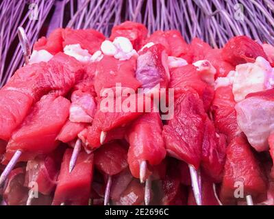 Rohe Innereien Sish Kebab, Fleisch bereit zum Kochen in einem Restaurant Stockfoto