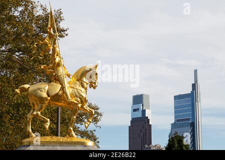 Jeanne d'Arc Statue in Philadelphia, USA. Die Statue, die von Emmanuel Frémiet geformt wurde, stellt den französischen heiligen und militärischen Führer dar. Stockfoto
