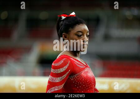 Simone Biles bei den Olympischen Sommerspielen 2016 in Rio Kunstturnen. Athlet des Teams USA führt ein Training vor dem Medaillenwettbewerb durch Stockfoto