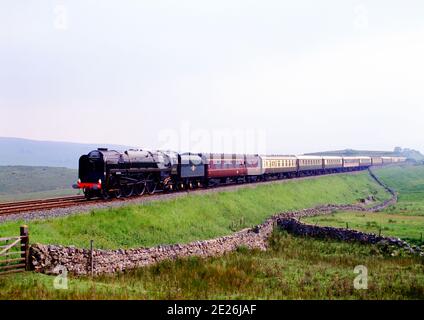 71000 Duke od Gloucester nähert sich AIS Gill und geht zur Carlsile Railway, England Stockfoto