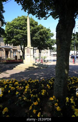 Prestwick Cross, Prestwick, Ayrshire, Schottland, UK Gardens und Kriegsdenkmal Stockfoto