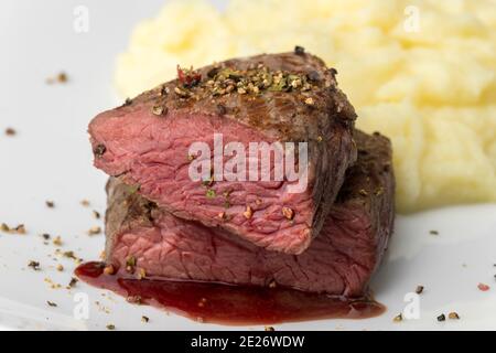 Hälfte eines Steak mit Kartoffelpüree Stockfoto