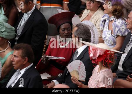 Jacky Ickx und seine Frau Kaadja Nin nehmen am 02. Juli 2011 an der Hochzeit von Prinz Albert II. Von Monaco und Charlene Wittstock im Cour d’Honneur im Palast von Monte Carlo, Monaco, Teil. Foto von Frederic Nebinger/ABACAPRESS.COM Stockfoto