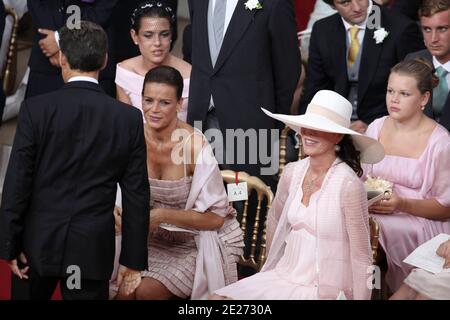 Der französische Präsident Nicolas Sarkozy, Prinzessin Stephanie von Monaco, Prinzessin Caroline von Hannover, Camille Gottlieb nehmen am 02. Juli 2011 an der Hochzeit von Prinz Albert II. Von Monaco und Charlene Wittstock im Cour d’Honneur im Palast von Monte Carlo, Monaco, Teil. Foto von Frederic Nebinger/ABACAPRESS.COM Stockfoto