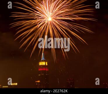Macy's Independence Day Feuerwerk explodiert am 4. Juli 2011 über Manhattan, USA. Foto von Andrew Kelly/ABACAPRESS.COM Stockfoto