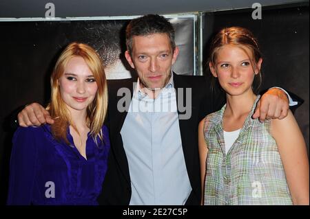 Deborah Francois, Vincent Cassel und Josephine Japy bei der Premiere von 'Le Moine', die am 12. Juli 2011 im UGC Les Halles in Paris, Frankreich, stattfand. Foto von Nicolas Briquet/ABACAPRESS.COM Stockfoto