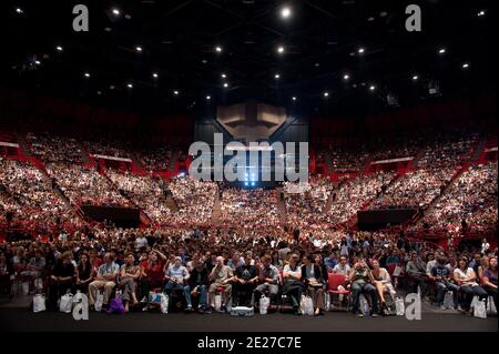 Atmosphäre bei der französischen Premiere von "Harry Potter und die Heiligtümer des Todes - Teil 2", die am 12. Juli 2011 in Bercy (größte 3D-Premiere weltweit, eingetragen im Guinness-Buch) in Paris, Frankreich, stattfand. Foto von Nicolas Genin/ABACAPRESS.COM Stockfoto