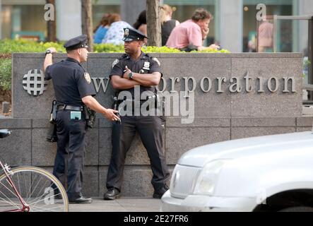 Außenansicht des Büroturms der „News Corp“ Corporation in der 1211Avenue of the Americas in New York, NY am 20. Juli 2011. Foto von Charles Guerin/ABACAPRESS.COM Stockfoto