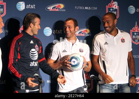 David Beckham, Brad Davis und Thierry Henry nehmen am 25. Juli 2011 an der MLS All-Star Game Pressekonferenz 2011 im All-Star HUB in New York Teil. Das MLS All-Star Spiel wird am Mittwoch, den 27. Juli 2011 in der Red Bulls Arena in Harrison, New Jersey, gespielt. Foto von Charles Guerin/ABACAPRESS.COM Stockfoto