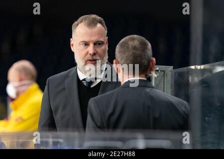 12. Januar 2021, Zürich, Hallenstadion, Nationalliga: ZSC Lions - HC Lugano, Trainer Rikard Groenborg (ZSC) diskutiert mit Assistenztrainer Tommy Samuelsson. Kredit: SPP Sport Presse Foto. /Alamy Live Nachrichten Stockfoto