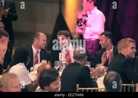 Die Manchester United Fußballer Wayne Rooney, Michael Owen und Ryan Giggs während der Hublot 'Art of Fusion' Modenschau mit Sir Alex Ferguson & Manchester United am 25. Juli 2011 in Cipriani, Wall Street in New York City, NY, USA. Foto von Charles Guerin/ABACAPRESS.COM Stockfoto