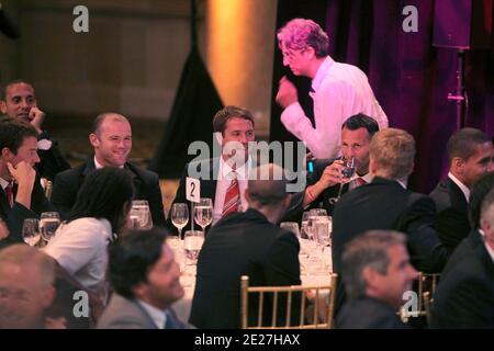 Die Manchester United Fußballer Wayne Rooney, Michael Owen und Ryan Giggs während der Hublot 'Art of Fusion' Modenschau mit Sir Alex Ferguson & Manchester United am 25. Juli 2011 in Cipriani, Wall Street in New York City, NY, USA. Foto von Charles Guerin/ABACAPRESS.COM Stockfoto