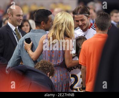 TV-Moderator Kelly Ripa mit ihrem Mann Mark Consuelos und ihren Kindern werden am 27. Juli 2011 beim MLS All Star Match zwischen MLS All Stars und Manchester United in der Red Bull Arena in Harison, NJ, USA, von David Beckham begrüßt. Foto von Charles Guerin/ABACAPRESS.COM Stockfoto
