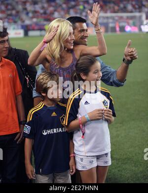 TV-Moderatorin Kelly Ripa mit ihrem Mann Mark Consuelos und ihren Kindern während des MLS All Star Spiels zwischen MLS All Stars und Manchester United in der Red Bull Arena in Harison, NJ, USA am 27. Juli 2011. Foto von Charles Guerin/ABACAPRESS.COM Stockfoto