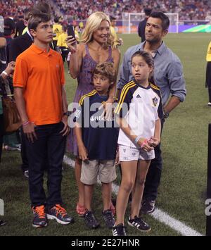 TV-Moderatorin Kelly Ripa mit ihrem Mann Mark Consuelos und ihren Kindern während des MLS All Star Spiels zwischen MLS All Stars und Manchester United in der Red Bull Arena in Harison, NJ, USA am 27. Juli 2011. Foto von Charles Guerin/ABACAPRESS.COM Stockfoto