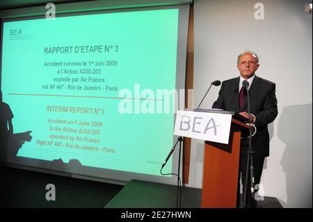 Der Direktor der BEA, der französischen Agentur für Unfälle in der Zivilluftfahrt, Jean-Paul Troadec, während einer Pressekonferenz am 29,2011. Juli in der französischen Ermittlungszentrale in Le Bourget bei Paris. Französische Ermittler weisen auf Pilotfehler während des Höhenstalls im Jahr 2009 hin, bei dem Air France alle 228 Menschen getötet hat. Foto von Mousse/ABACAPRESS.COM Stockfoto