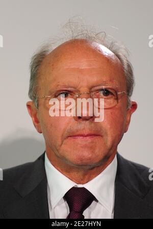 Der Direktor der BEA, der französischen Agentur für Unfälle in der Zivilluftfahrt, Jean-Paul Troadec, während einer Pressekonferenz am 29,2011. Juli in der französischen Ermittlungszentrale in Le Bourget bei Paris. Französische Ermittler weisen auf Pilotfehler während des Höhenstalls im Jahr 2009 hin, bei dem Air France alle 228 Menschen getötet hat. Foto von Mousse/ABACAPRESS.COM Stockfoto