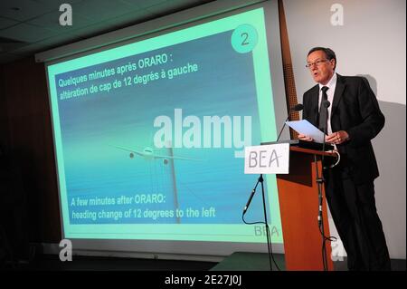 Alain Bouillard, Leiter der technischen Untersuchungen bei Unfällen in der Zivilluftfahrt, bei einer Pressekonferenz am 29,2011. Juli im französischen Ermittlungsbüro in Le Bourget bei Paris. Französische Ermittler weisen auf Pilotfehler während des Höhenstalls im Jahr 2009 hin, bei dem Air France alle 228 Menschen getötet hat. Foto von Mousse/ABACAPRESS.COM Stockfoto