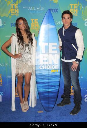 Kat Graham und Michael Trevino im Presseraum während der '2011 Teen Choice Awards', die am 7. August 2011 im Gibson Amphitheatre in Universal City, Los Angeles, CA, USA, abgehalten wurden. Foto von Tony DiMaio/ABACAPRESS.COM Stockfoto