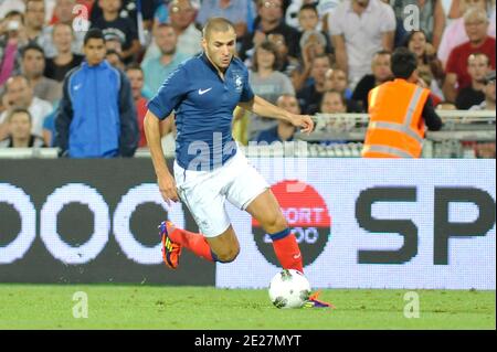 Frankreichs Karim Benzema beim Internationalen Freundschaftsspiel, Frankreich gegen Chile im Stade de la Mosson in Montpellier, Frankreich am 10. August 2011. Das Spiel endete in einem Unentschieden von 1-1. Foto von Sylvain Thomas/ABACAPRESS.COM Stockfoto