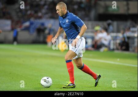 Frankreichs Karim Benzema beim Internationalen Freundschaftsspiel, Frankreich gegen Chile im Stade de la Mosson in Montpellier, Frankreich am 10. August 2011. Das Spiel endete in einem Unentschieden von 1-1. Foto von Sylvain Thomas/ABACAPRESS.COM Stockfoto