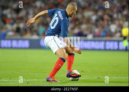 Frankreichs Karim Benzema beim Internationalen Freundschaftsspiel, Frankreich gegen Chile im Stade de la Mosson in Montpellier, Frankreich am 10. August 2011. Das Spiel endete in einem Unentschieden von 1-1. Foto von Sylvain Thomas/ABACAPRESS.COM Stockfoto