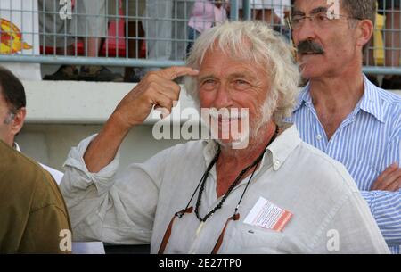 Schauspieler Pierre Richard beim superleague Rugby Spiel Catalans Dragons vs Warrington Wolves. Wölfe gewannen am 20. August 2011 im Gilbert Brutus-Stadion in Perpignan, Frankreich, 12 - 25. Foto von Michel Clementz/ABACAPRESS.COM Stockfoto