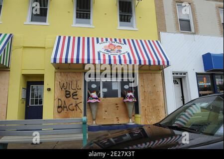 Sea Bright Unternehmen und Residenzen haben Fenster zum Schutz vertafert, die auf die Ankunft des Hurrikans Irene am Sea Bright in New Jersey, NY, USA am 27. August 2011 warten. Foto von Graylock/ABACAPRESS.COM Stockfoto