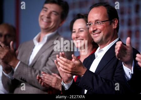 Französische Kandidaten für sozialistische Vorwahlen Segolene Royal, Arnaud Montebourg, Francois Hollande sind am Ende des jährlichen Sommerlagers der Sozialistischen Partei Frankreichs (PS) in La Rochelle im Südwesten Frankreichs am 28. August 2011 abgebildet. Das jährliche Sommerlager der Sozialistischen Partei Frankreichs (PS) findet vom 26. Bis 28. August in La Rochelle statt. Foto von Jean-Luc Luyssen/ABACAPRESS.COM Stockfoto