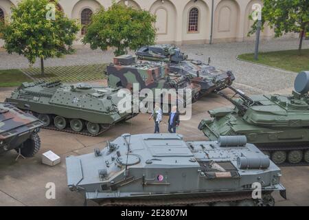 Innenhof, Panzer, Militärhistorisches Museum der Bundeswehr, Olbrichtplatz, Dresden, Sachsen, Deutschland Stockfoto