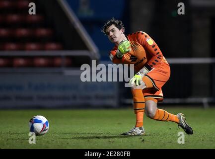 Milton Keynes Dons Torwart Lee Nicholls beim dritten Runde des Papa John's Trophy im PTS Academy Stadium, Northampton. Stockfoto