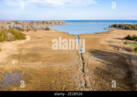 Luftbild von Acabonac Harbour und Gardiners Bay, East Hampton, NY Stockfoto