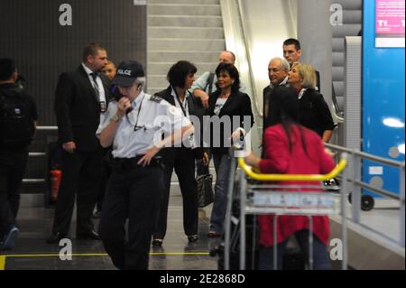 Dominique Strauss-Kahn und Anne Sinclair kommen am 4. September 2011 am Flughafen Roissy in Paris an. Foto von ABACAPRESS.COM Stockfoto