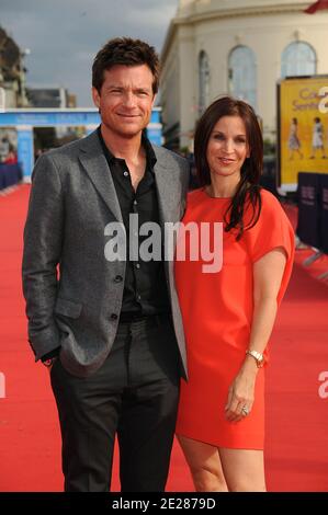 Regisseur Jason Bateman und seine Frau Amanda posieren bei der Premiere von "The Change-Up" beim 37. Deauville American Film Festival in Deauville, Frankreich am 4. September 2011 Foto von Giancarlo Gorassini/ABACAPRESS.COM Stockfoto