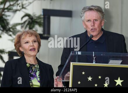 Maria Elena Holly, Gary Busey als Buddy wird Holly auf dem Hollywood Walk of Fame vor dem Capital Records Building, Hollywood, Kalifornien, geehrt. September 2011. (Im Bild: Maria Elena Holly, Gary Busey). Foto von Baxter/ABACAPRESS.COM Stockfoto