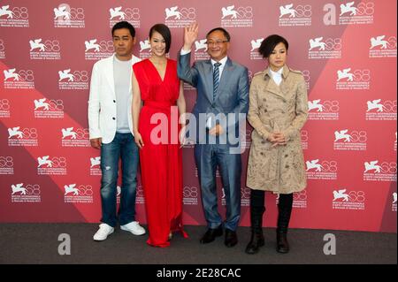 (L-R) Schauspieler Lau Ching Wan, Myolie Wu, Regisseur Johnnie To und Schauspielerin Denise Ho bei einer Fotocolumn für den Film 'Duo Mingjin' ('Dreck Ming Gam') ('Leben ohne Prinzip)' während des 68. Internationalen Filmfestivals 'Mostra' im Palazzo del Casino in Venedig, Italien am 9. September 2011. Foto von Nicolas Genin/ABACAPRESS.COM Stockfoto