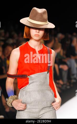 Models präsentieren die Anthony Ryan Auld Kollektion während des Project Runway Season Finale Taping im Zelt im Lincoln Center in New York City, New York am 09. September 2011. Foto von Donna ward/ABACAPRESS.COM Stockfoto