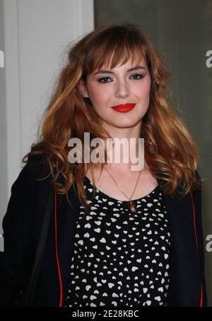 EXKLUSIV. Louise Bourgoin bei einer Fernsehsendung in Paris, Frankreich, am 14. September 2011. Foto von Denis Guignebourg/ABACAPRESS.COM Stockfoto