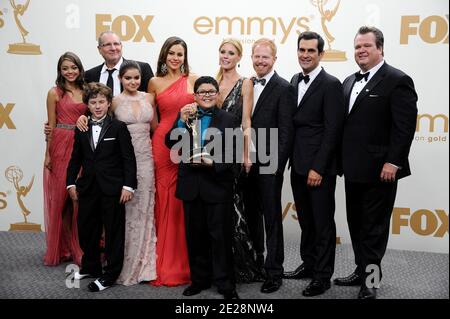 Sarah Hyland, Nolan Gould, Ariel Winter, Sofía Vergara, Ed O'Neill, Rico Rodriguez, Julie Bowen, Jesse Tyler Ferguson, Ty Burrell und Eric Stonestreet posieren im Presseraum während der 63. Jährlichen Primetime Emmy Awards im Nokia Theater L.A. Live in Los Angeles, CA, USA am 18. September 2011. Foto von Lionel Hahn/ABACAPRESS.COM Stockfoto