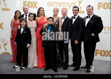 Sarah Hyland, Nolan Gould, Ariel Winter, Sofía Vergara, Ed O'Neill, Rico Rodriguez, Julie Bowen, Jesse Tyler Ferguson, Ty Burrell und Eric Stonestreet posieren im Presseraum während der 63. Jährlichen Primetime Emmy Awards im Nokia Theater L.A. Live in Los Angeles, CA, USA am 18. September 2011. Foto von Lionel Hahn/ABACAPRESS.COM Stockfoto