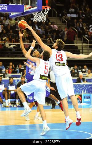 Der Franzose Tony Parker gegen den Spanier Sergio Llull und Marc Gasol beim Finale der Männer-Basketball-Europameisterschaft, Spanien gegen Frankreich am 18. September 2011 in Kaunas, Litauen. Spanien besiegte Frankreich 98-85. Die spanische Mannschaft gewann den europäischen Titel. Foto von Christophe Guibbaud/ABACAPRESS.COM Stockfoto