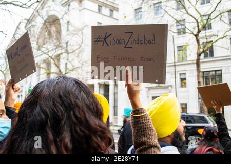 ALDWYCH, LONDON, ENGLAND - 6. Dezember 2020: Protestierende am Kisaan protestieren vor dem India House und protestieren solidarisch mit den Bauern Punjabs Stockfoto