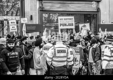 ALDWYCH, LONDON, ENGLAND - 6. Dezember 2020: Protestierende am Kisaan protestieren vor dem India House und protestieren solidarisch mit den Bauern Punjabs Stockfoto