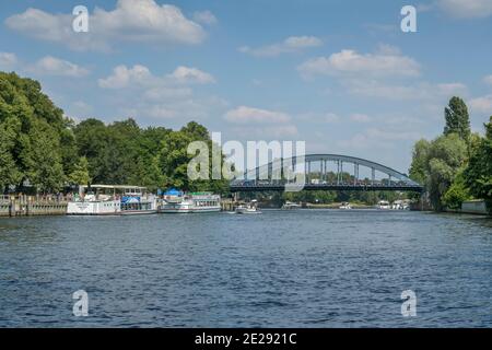 Schiffsanleger an der Altstadt, Charlottenbrücke, Spandau, Berlin, Deutschland Stockfoto