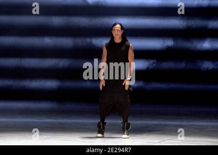 Designer Rick Owens nach für seine Frühjahr-Sommer 2012 Ready-to-Wear Kollektion Show in Paris, Frankreich, am 29. September 2011. Foto von Alain Gil-Gonzalez/ABACAPRESS.COM Stockfoto