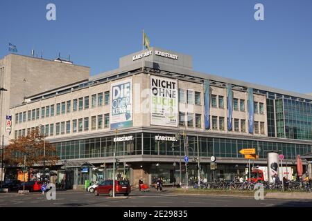 Karstadt, Hermannplatz, Kreuzberg, Berlin, Deutschland Stockfoto