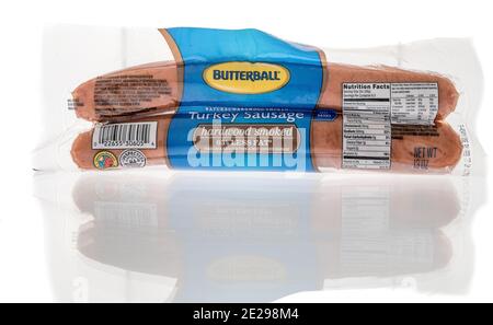 Winneconne, WI -9 Januar 2021: Ein Paket von Butterball putenwurst auf einem isolierten Hintergrund. Stockfoto