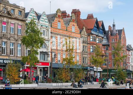 Das imposante Nottingham Council House steht hoch über dem Stadtzentrum von Nottingham und dient als Kulisse für Nottinghams Old Market Square. Stockfoto