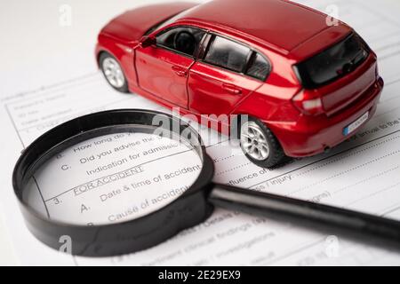 Versicherung Anspruch Unfall Auto Form, Auto Darlehen, Versicherung und Leasing Zeit Konzepte. Stockfoto