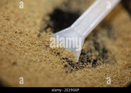 Reine Cannabiskristalle schließen medizinische greinder thc modernen High Hochwertiger Druck Stockfoto